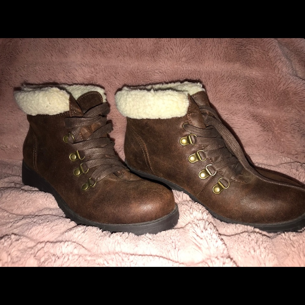 White mountain booties